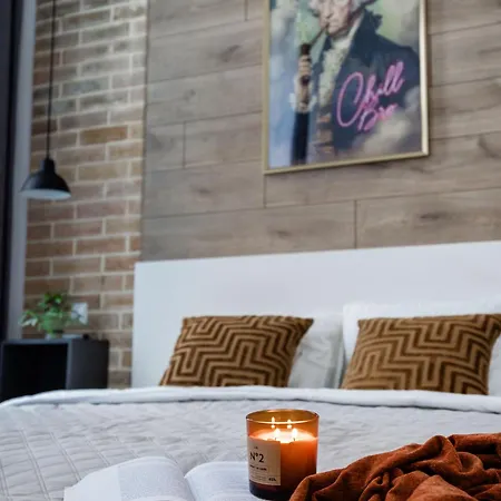 Chic Urban Retreat- Near Opera & Basilica *