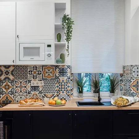 Chic Urban Retreat- Near Opera & Basilica *