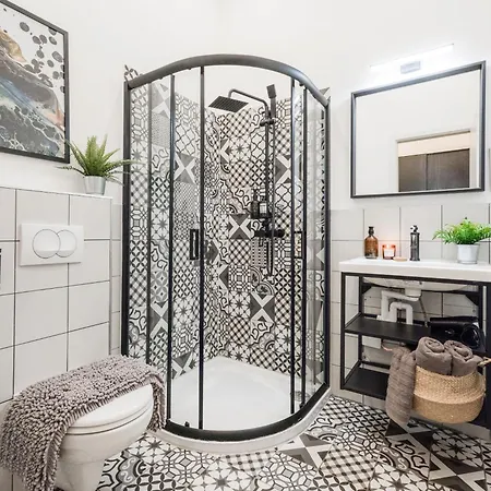 Chic Urban Retreat- Near Opera & Basilica