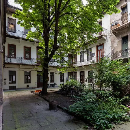 Apartment Chic Urban Retreat- Near Opera & Basilica *