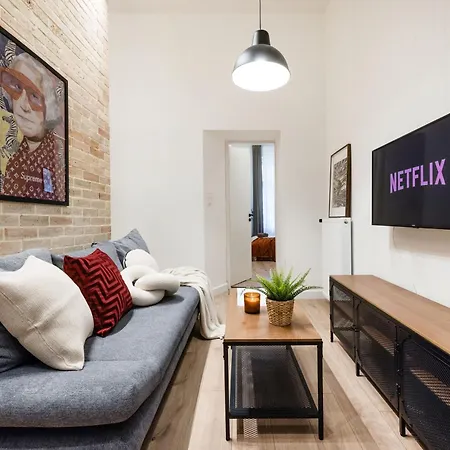 Apartment Chic Urban Retreat- Near Opera & Basilica Budapest